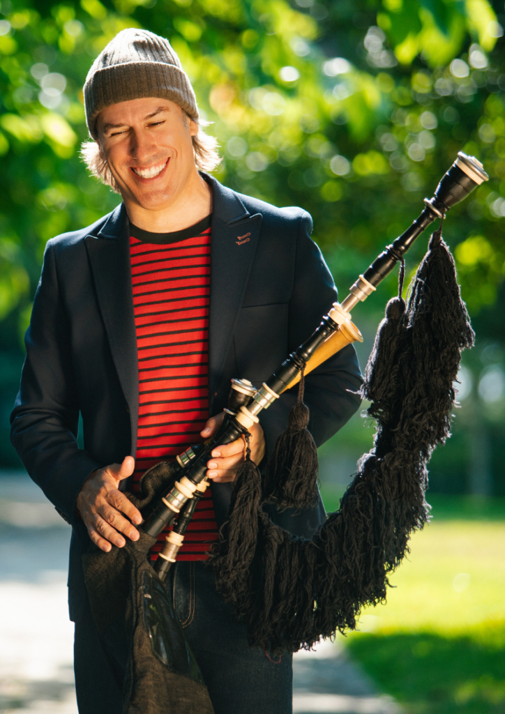 Creatividad del evento de Carlos Núñez.